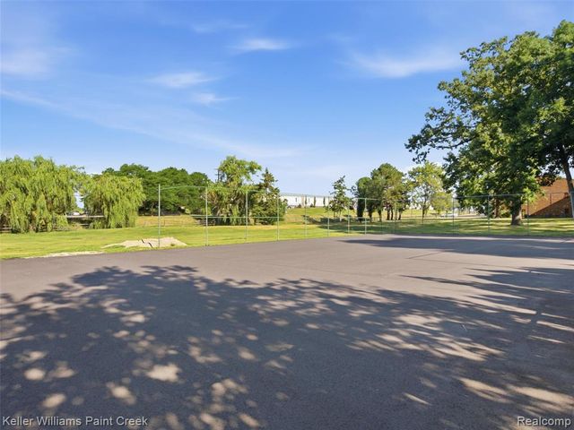 408 Fox Hills Drive 2, Bloomfield Hills, MI 48304