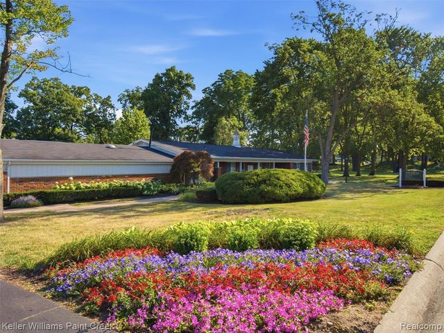 408 Fox Hills Drive 2, Bloomfield Hills, MI 48304