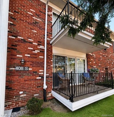 408 Fox Hills Drive 2, Bloomfield Hills, MI 48304