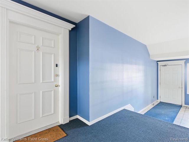 408 Fox Hills Drive 2, Bloomfield Hills, MI 48304