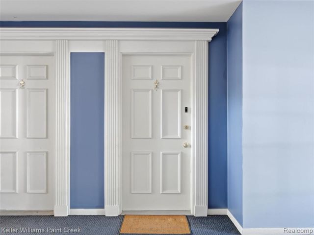 408 Fox Hills Drive 2, Bloomfield Hills, MI 48304
