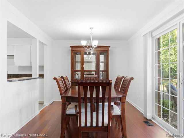408 Fox Hills Drive 2, Bloomfield Hills, MI 48304