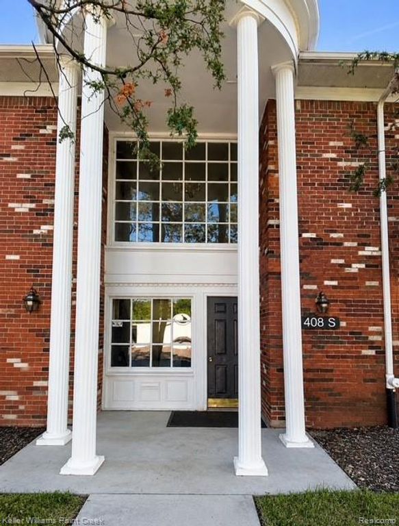 408 Fox Hills Drive 2, Bloomfield Hills, MI 48304