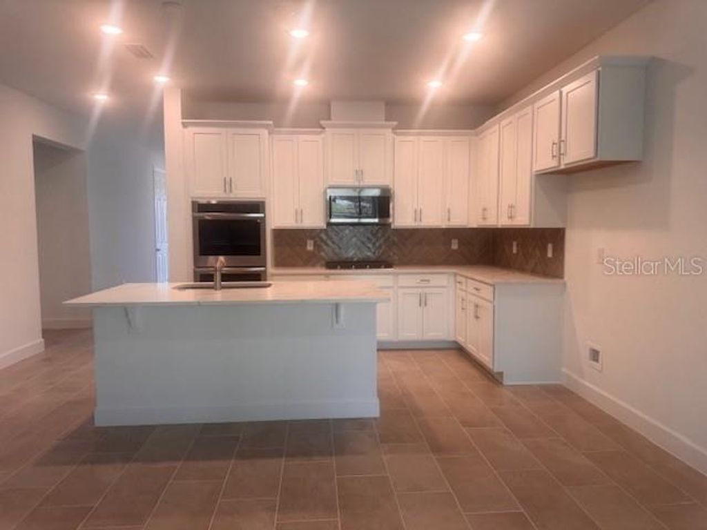 Image 3 of property listing at 4763 TURKEY OUTLOOK ROAD, Apopka, FL 32712