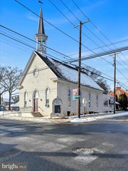 100 NEW HAVEN ST, Mount Joy, PA 17552