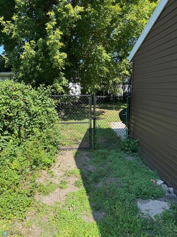 2009 13th Avenue S, Fargo, ND 58103