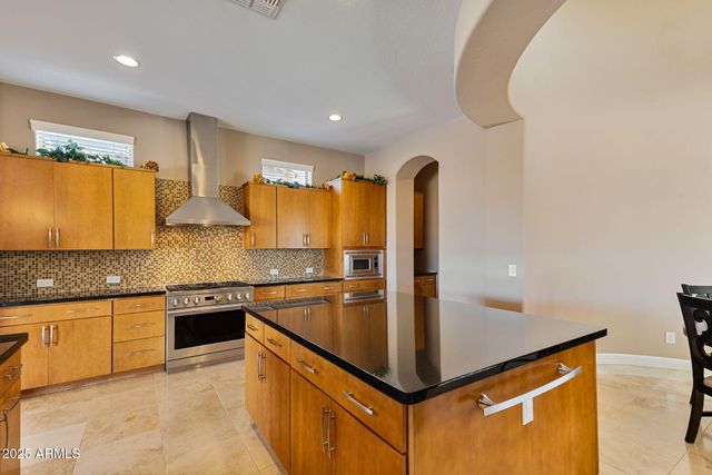 18088 W NARRAMORE Road, Goodyear, AZ 85338