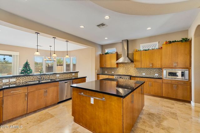 18088 W NARRAMORE Road, Goodyear, AZ 85338