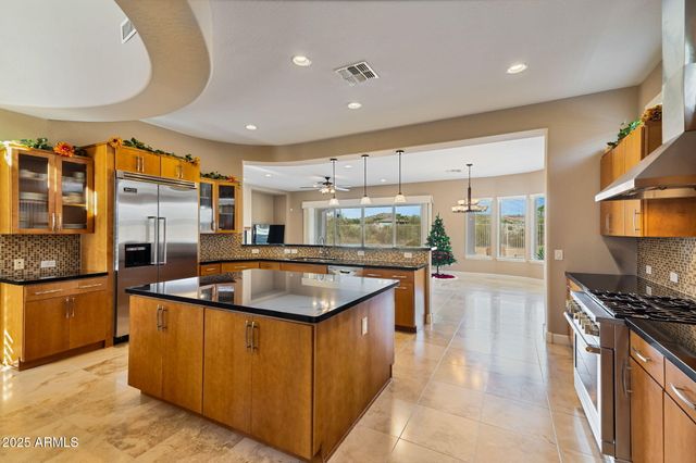 18088 W NARRAMORE Road, Goodyear, AZ 85338