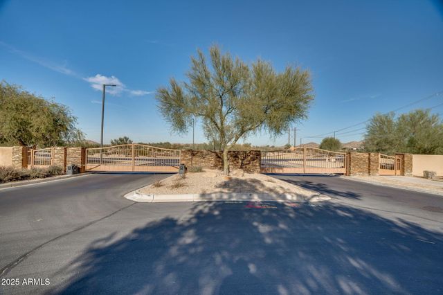 18088 W NARRAMORE Road, Goodyear, AZ 85338