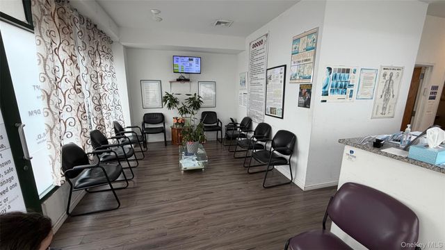 707 Middle Neck 1, Great Neck, NY 11024