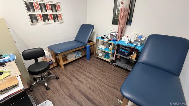 707 Middle Neck 1, Great Neck, NY 11024