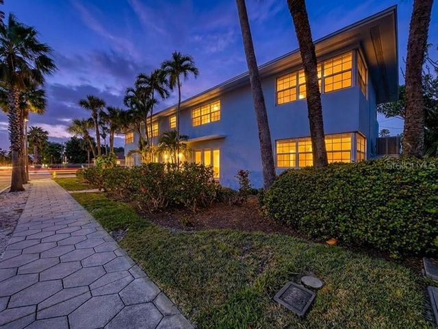 1800 PASS-A-GRILLE WAY 2, St Pete Beach, FL 33706