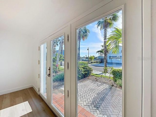 1800 PASS-A-GRILLE WAY 2, St Pete Beach, FL 33706