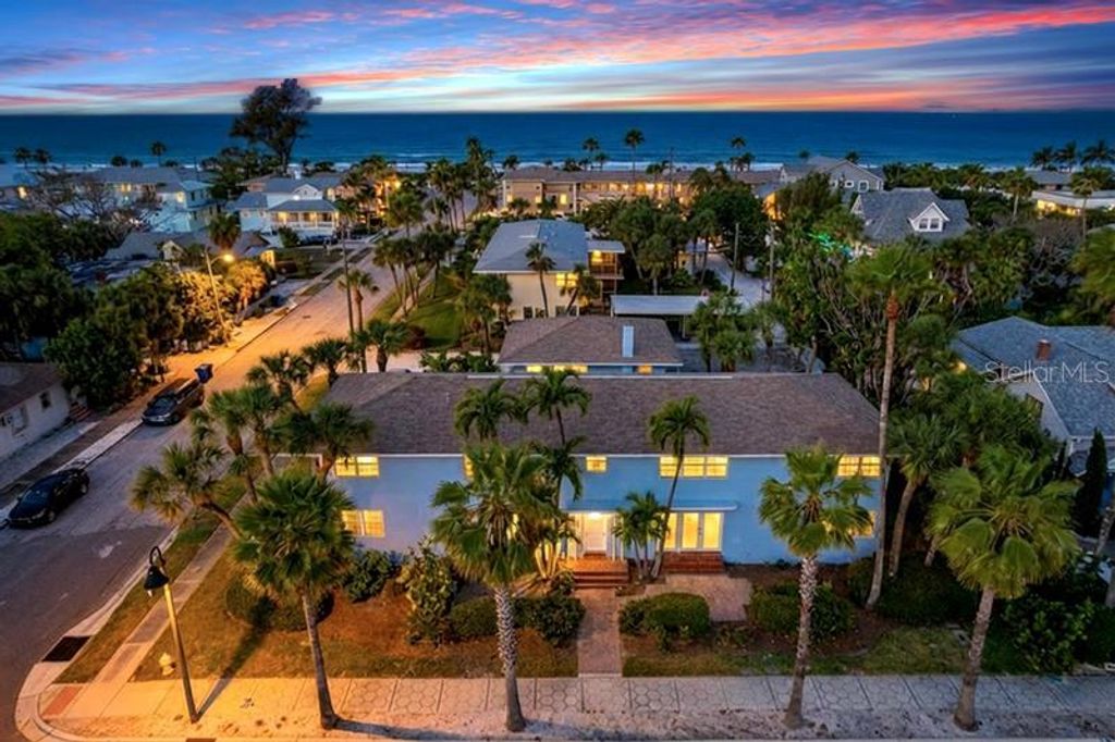 1800 PASS-A-GRILLE WAY 2, St Pete Beach, FL 33706