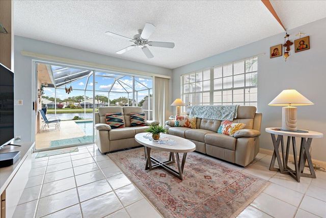 1283 NW Bentley Cir Apt B, Port St Lucie, FL 34986