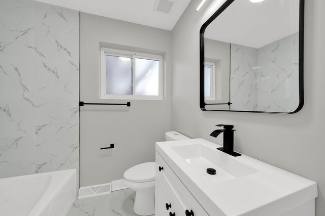 6458 S Claremont Avenue, Chicago, IL 60636