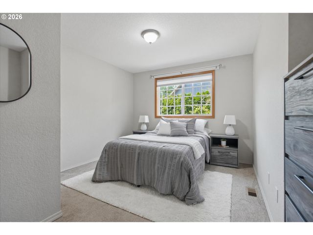 1517 N LOCUST St, Canby, OR 97013