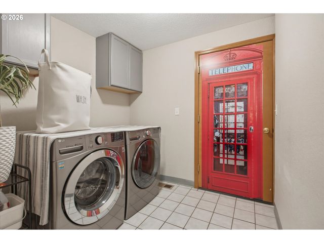 1517 N LOCUST St, Canby, OR 97013