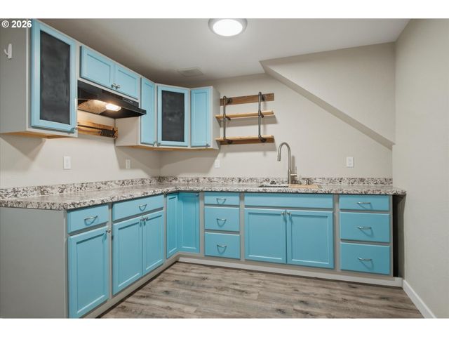 1517 N LOCUST St, Canby, OR 97013