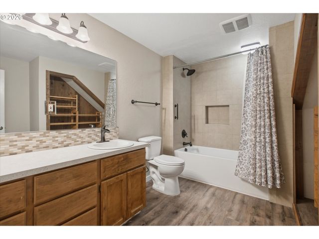 1517 N LOCUST St, Canby, OR 97013