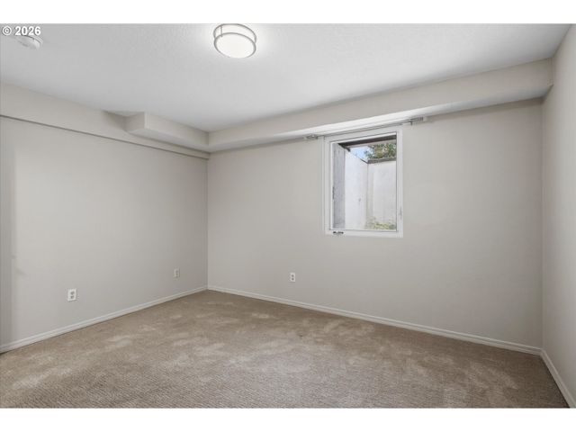 1517 N LOCUST St, Canby, OR 97013