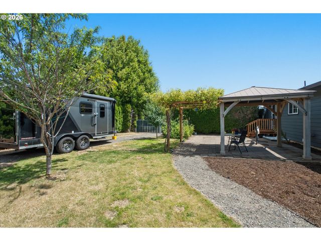 1517 N LOCUST St, Canby, OR 97013