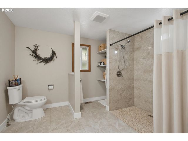 1517 N LOCUST St, Canby, OR 97013