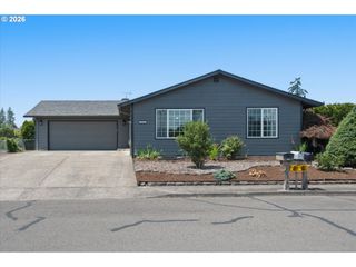 1517 N LOCUST St, Canby, OR 97013