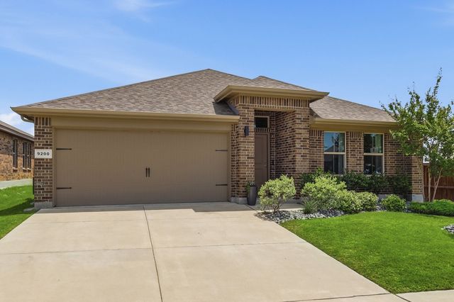 9200 Desertrock Road, Fort Worth, TX 76131