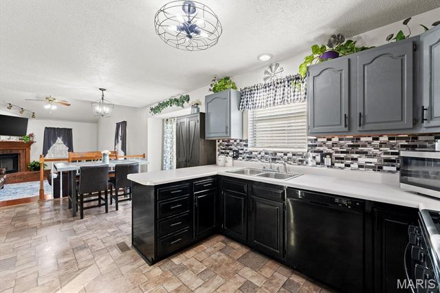 1 Larkspur Drive, New Baden, IL 62265