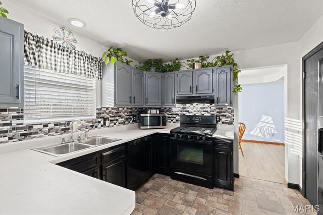 1 Larkspur Drive, New Baden, IL 62265