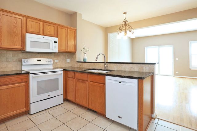 301 BAY Drive, Itasca, IL 60143