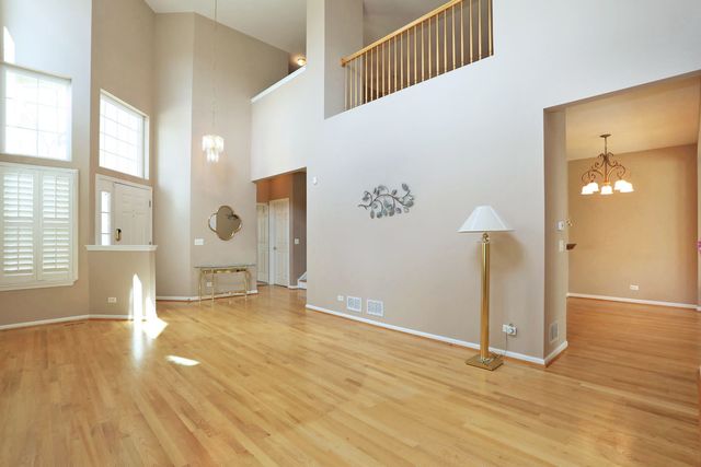 301 BAY Drive, Itasca, IL 60143