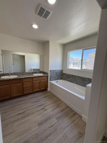 391 Connecticut, El Cajon, CA 92020