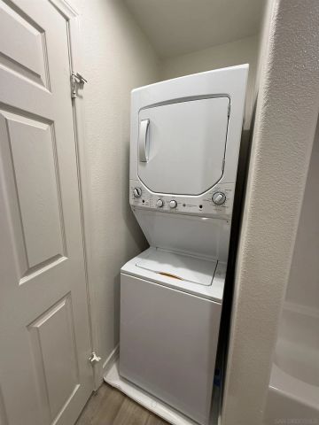 391 Connecticut, El Cajon, CA 92020