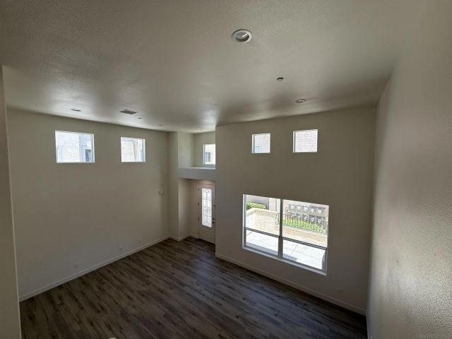 391 Connecticut, El Cajon, CA 92020