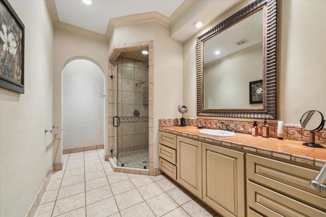 2 Lacewood Lane, Piney Point Village, TX 77024