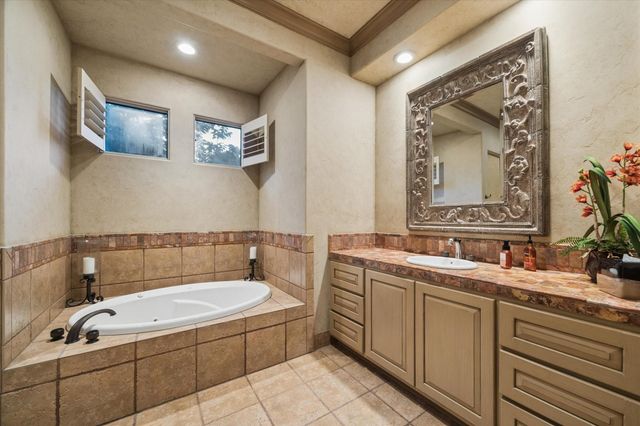 2 Lacewood Lane, Piney Point Village, TX 77024