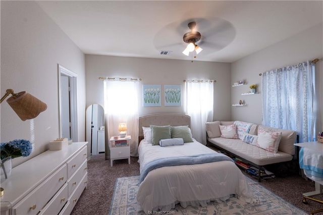 1133 Oney Hervey, College Station, TX 77840