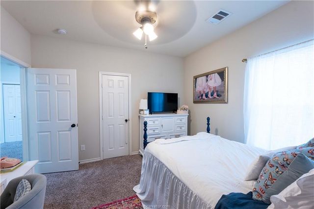 1133 Oney Hervey, College Station, TX 77840