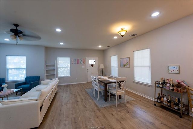 1133 Oney Hervey, College Station, TX 77840