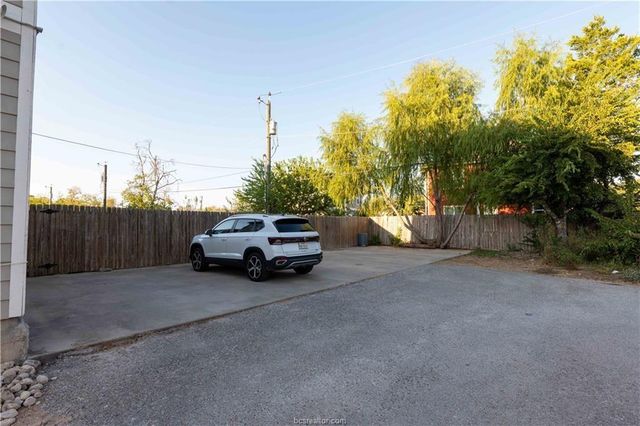 1133 Oney Hervey, College Station, TX 77840