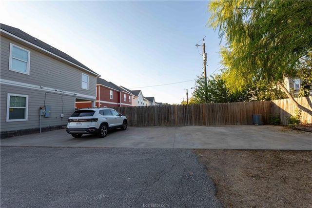 1133 Oney Hervey, College Station, TX 77840