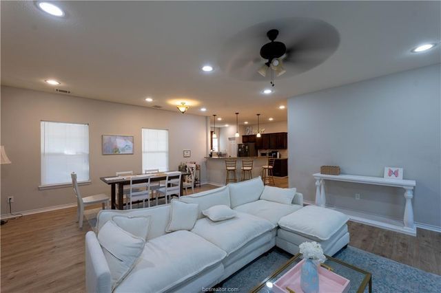 1133 Oney Hervey, College Station, TX 77840