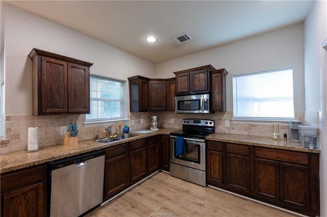 1133 Oney Hervey, College Station, TX 77840