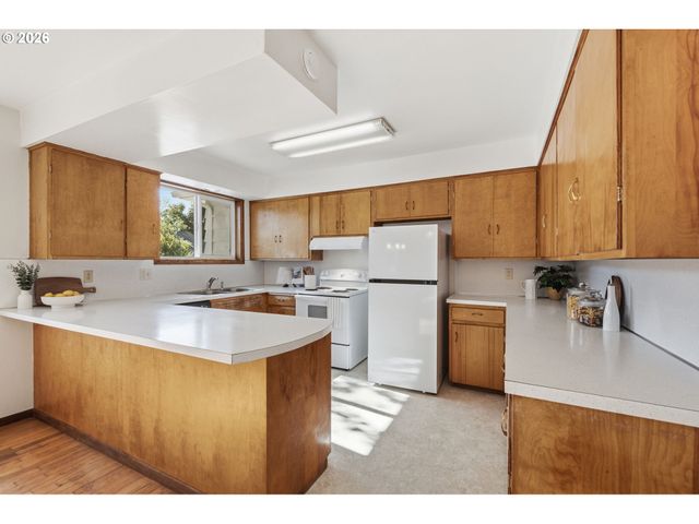 1424 T St, Springfield, OR 97477