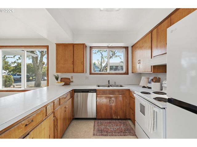 1424 T St, Springfield, OR 97477