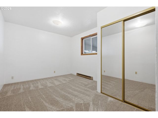 1424 T St, Springfield, OR 97477