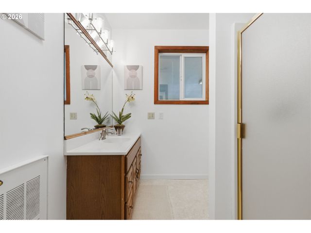 1424 T St, Springfield, OR 97477
